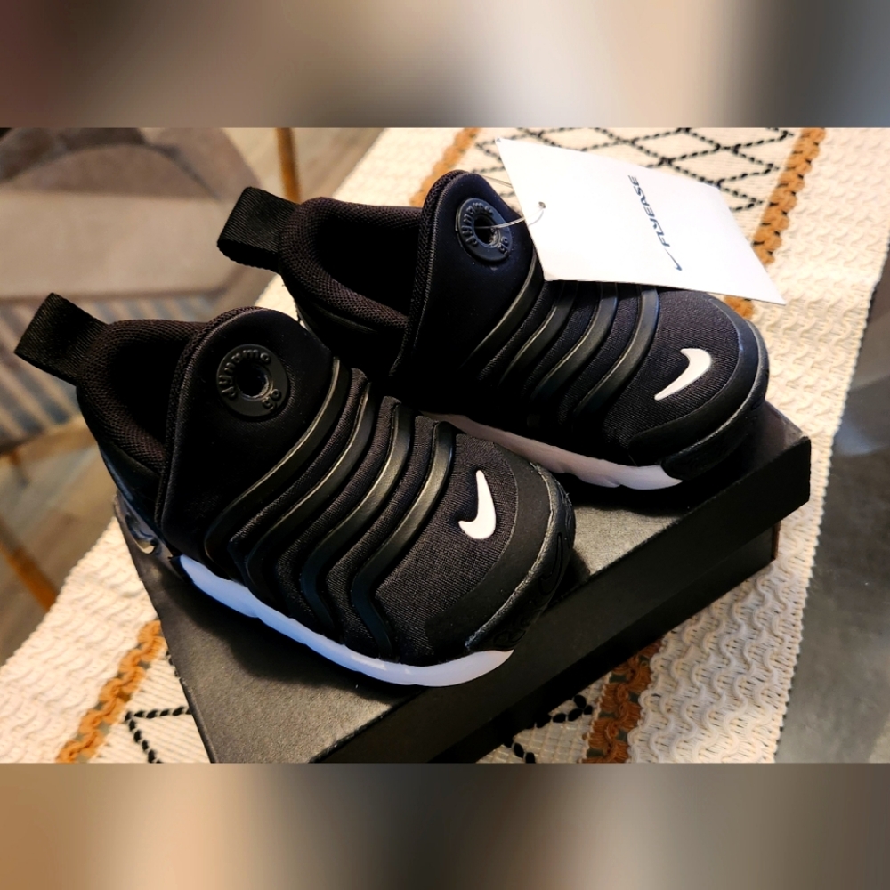 Nike Dynamo GO Black And White Toddler  Size 6c